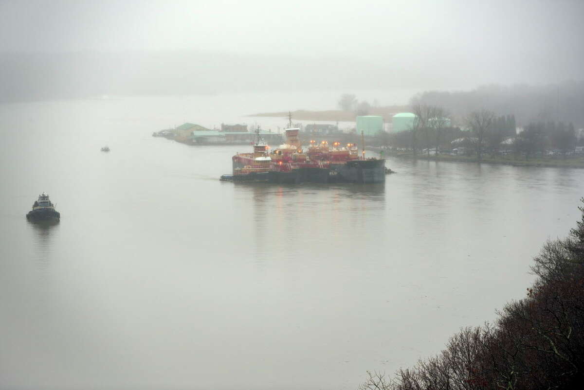 Barge freed after running aground in Hudson River