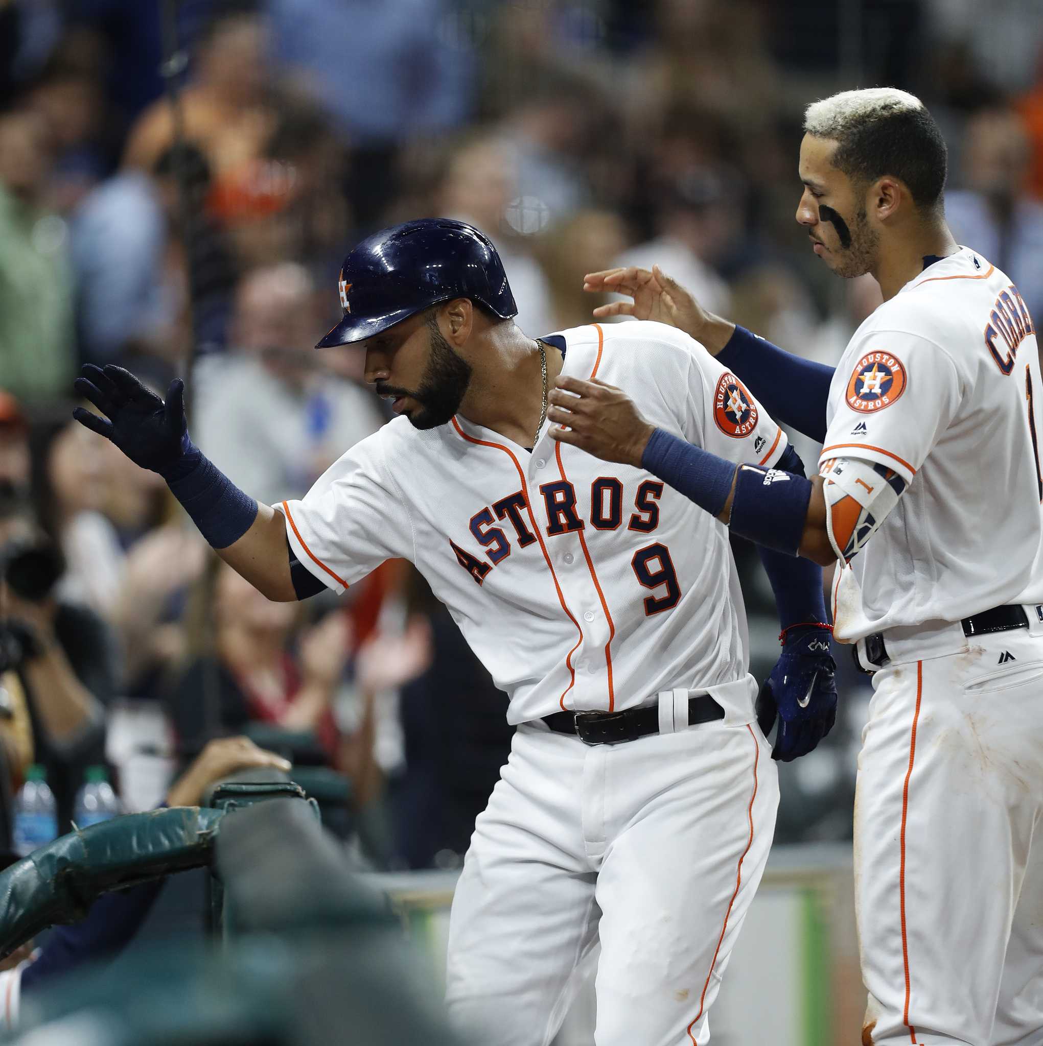 Marwin Gonzalez, pitching lifts Astros past Mariners