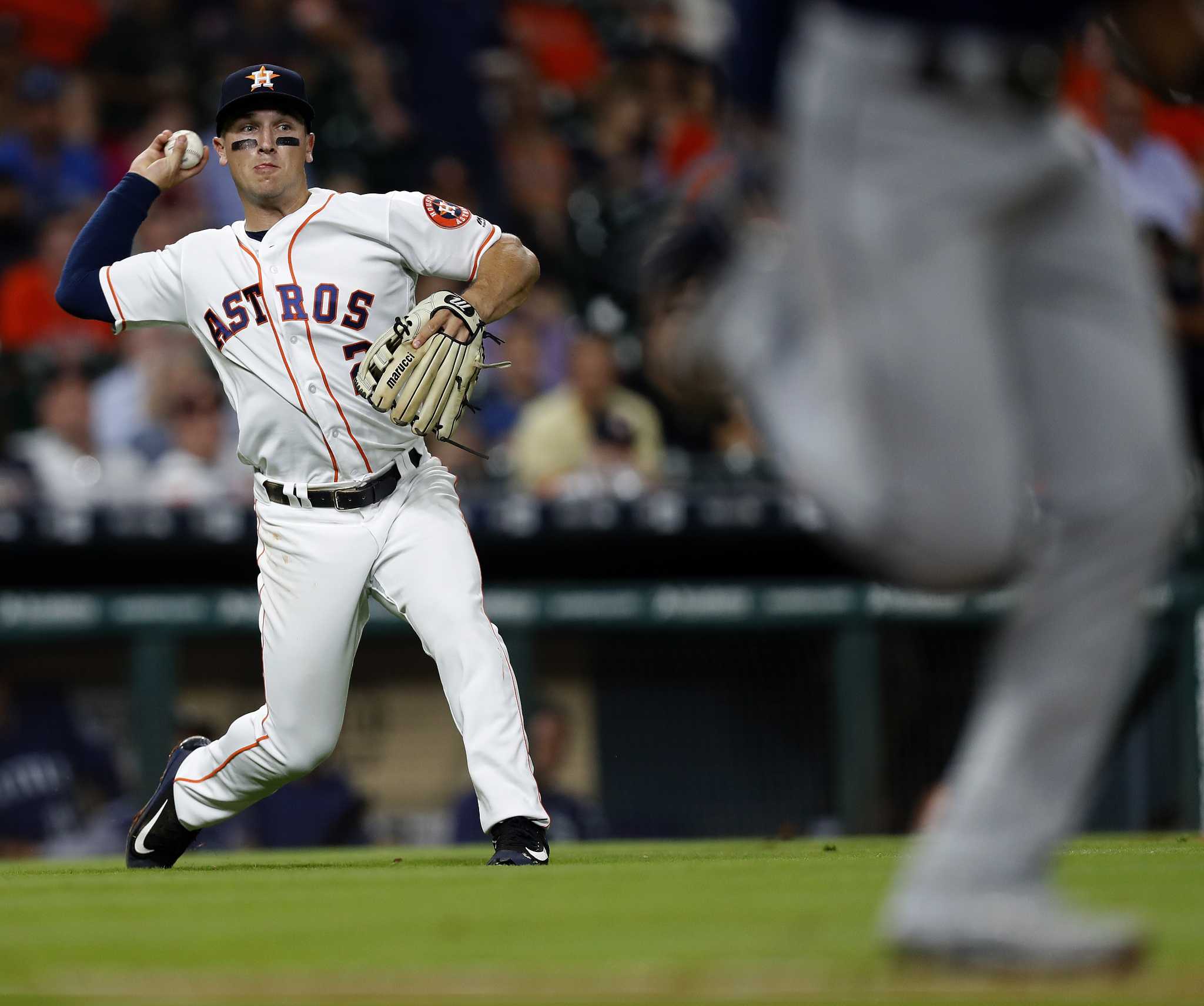 McCann and Gonzalez help Astros over Mariners 2-1