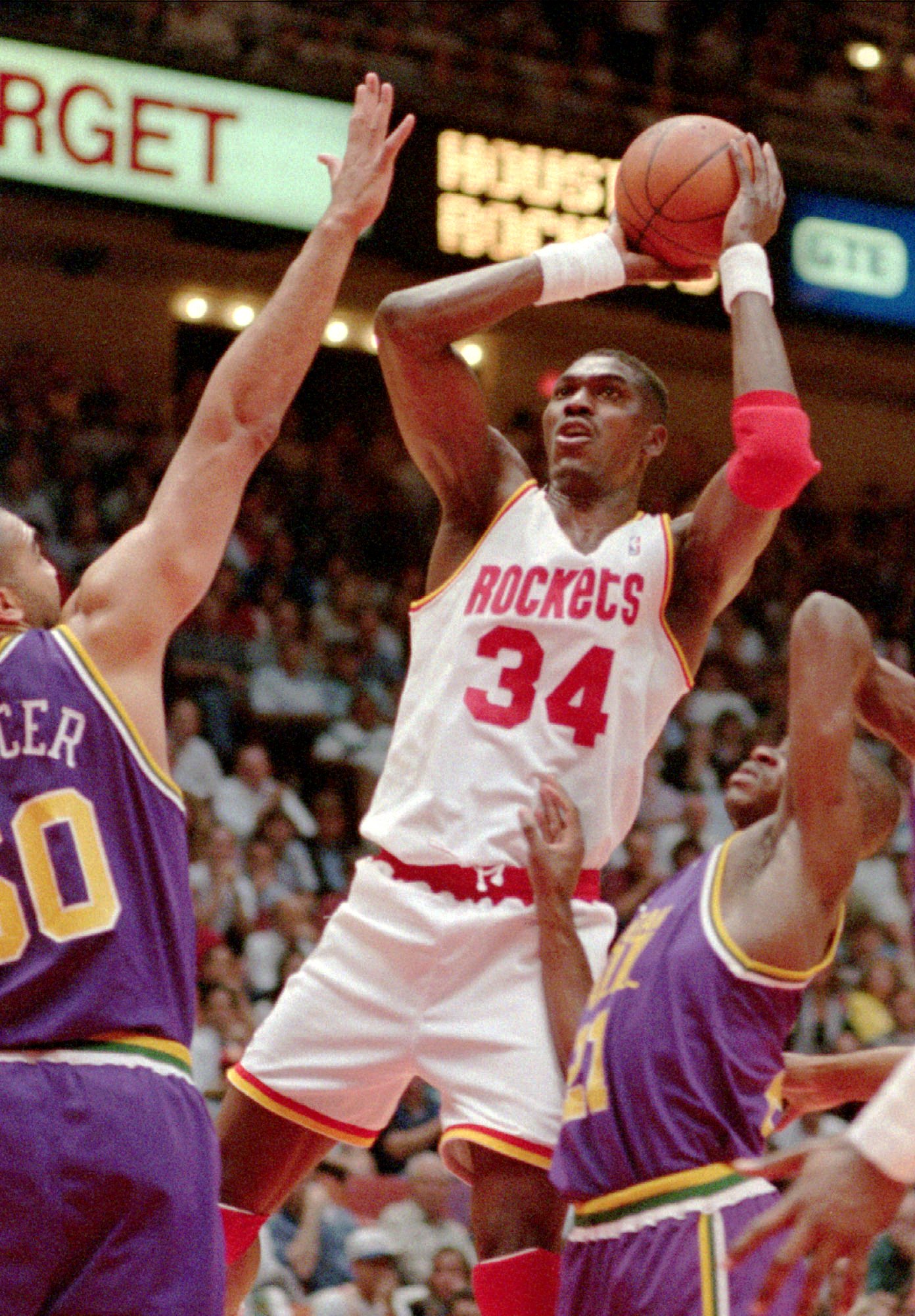 Campbell, Ryan, Olajuwon (34s) to be honored, Sports