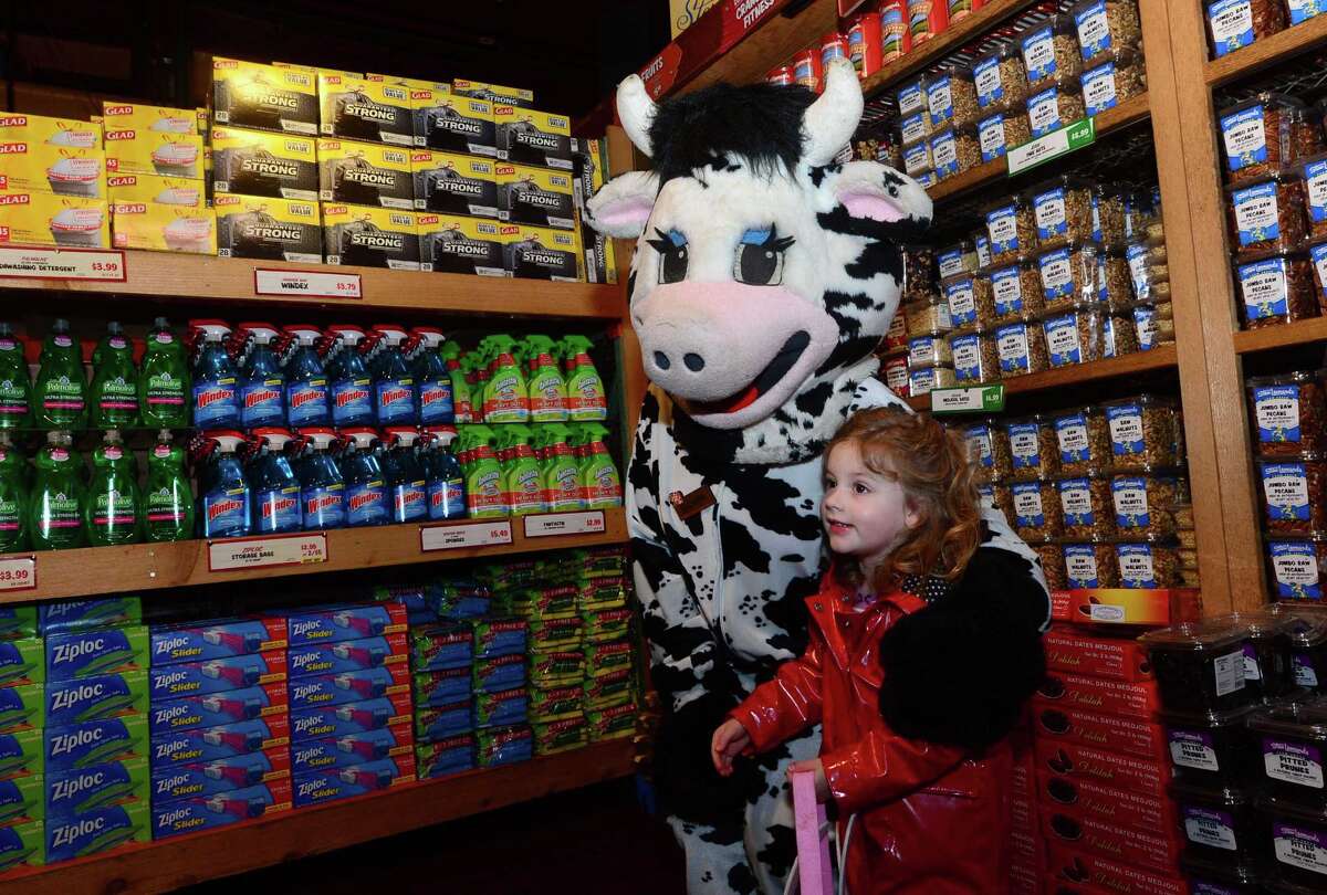 Stamford kids meet Easter Bunny at Stew Leonard’s EggsTravaganza
