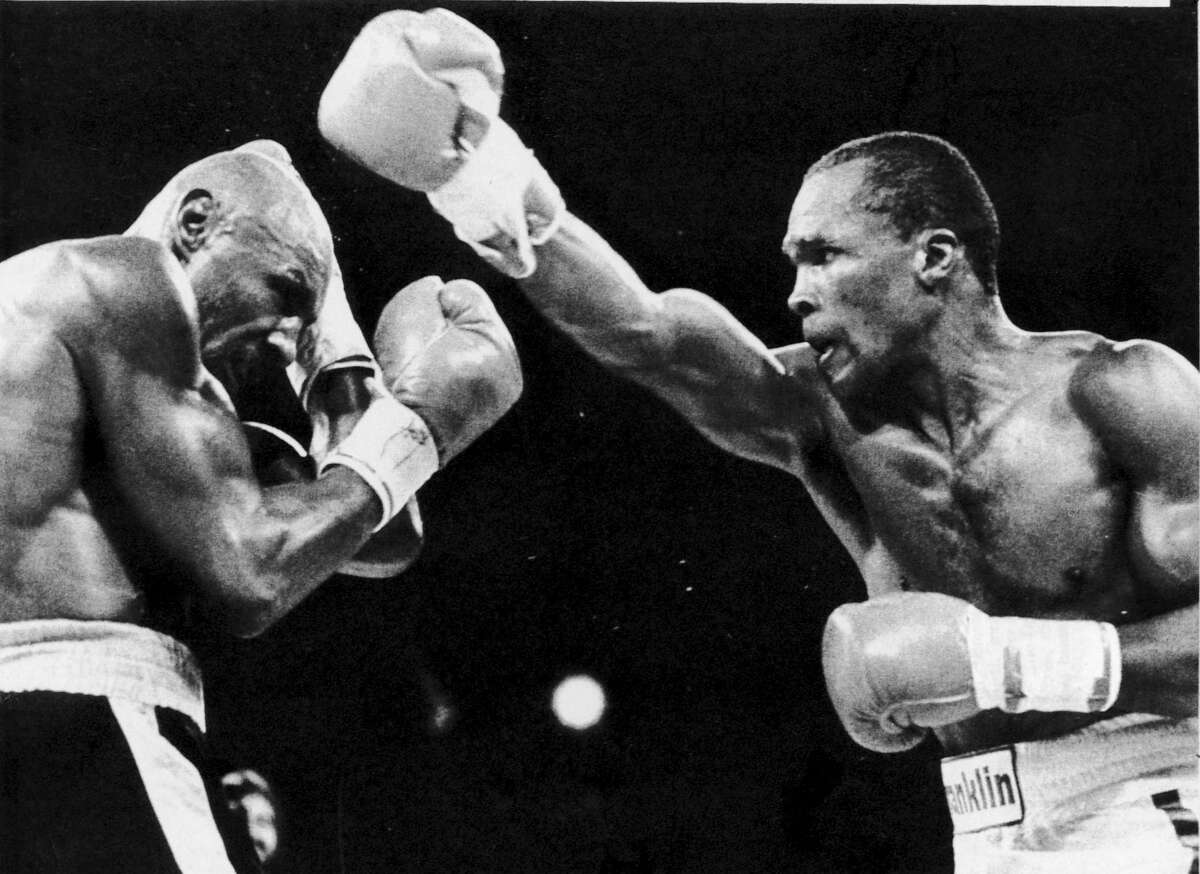 Sugar Ray Leonard (right) fights Marvin Hagler in Las Vegas on April 6, 1987. Leonard took Hagler’s middleweight crown by a split decision.
