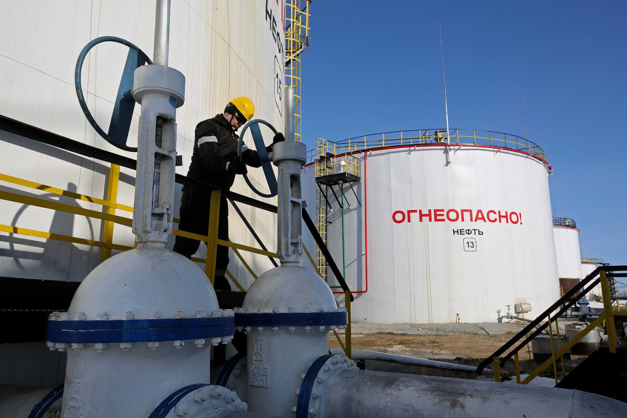 Oil set for weekly gain as Russia weighs OPEC deal extension
