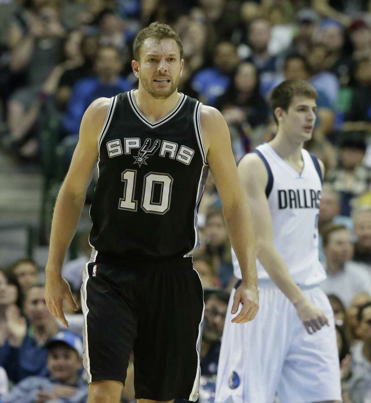 San Antonio Spurs forward David Lee (10) heads to the bench for a time out during the first half of an NBA basketball game against the Dallas Mavericks in Dallas, Friday, April 7, 2017. (AP Photo/LM Otero)