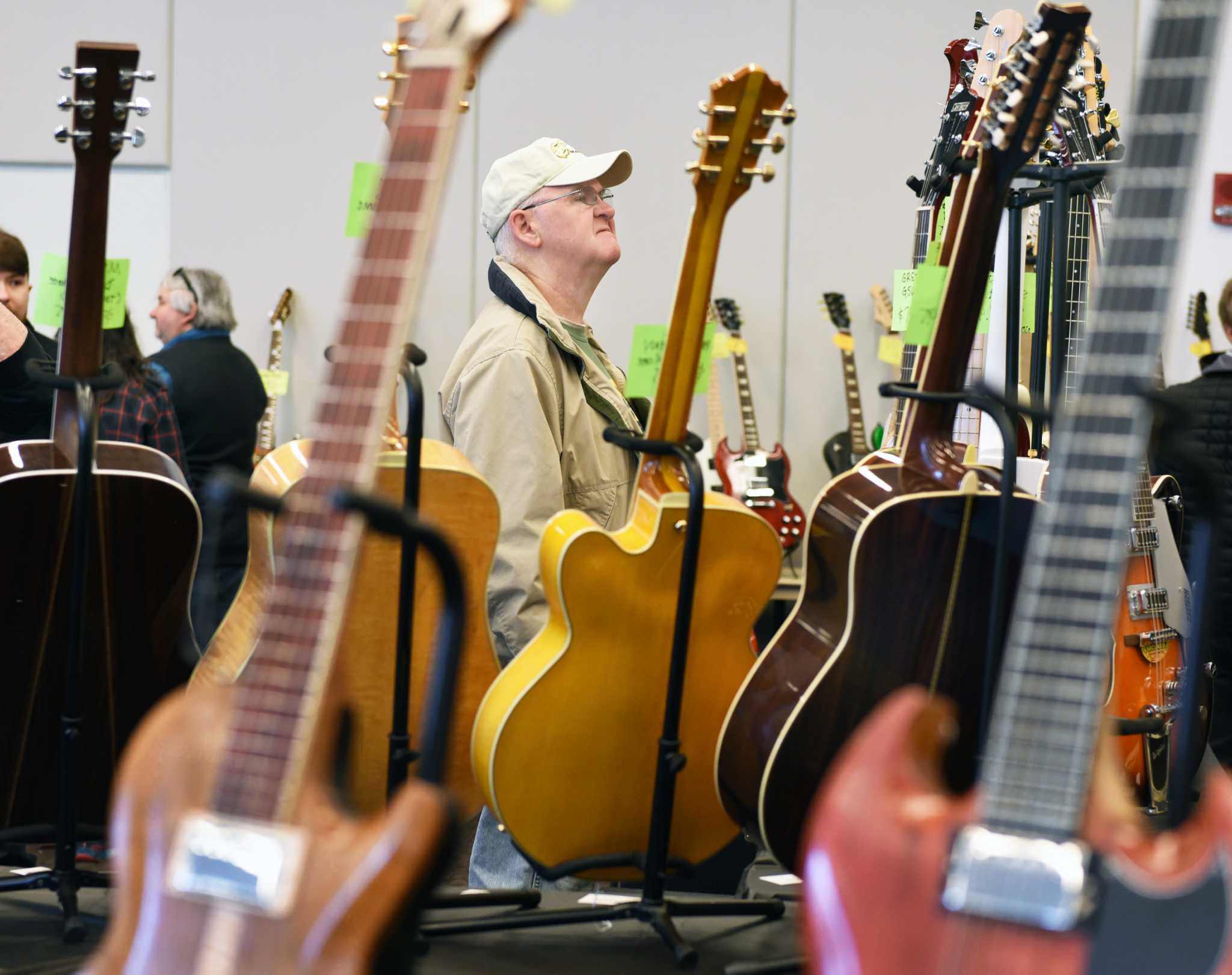 photos-guitar-show-in-saratoga-springs