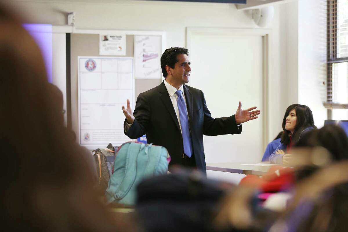 San Antonio mayoral candidate Manuel Medina talks with students in the International Baccalaureate Candidate School at Jefferson High School, Monday, April 3, 30217.