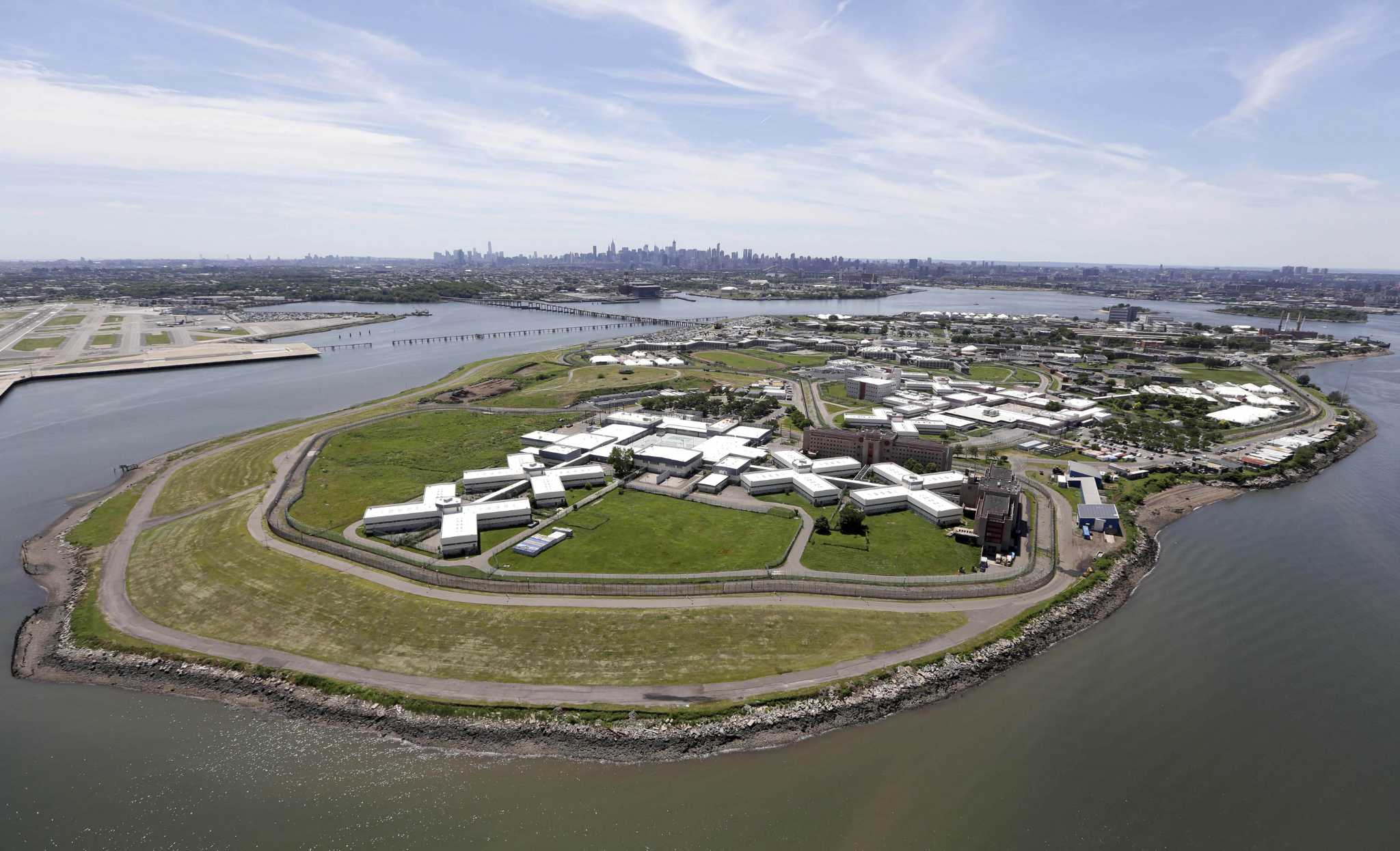 Rikers Island studied for LaGuardia runway