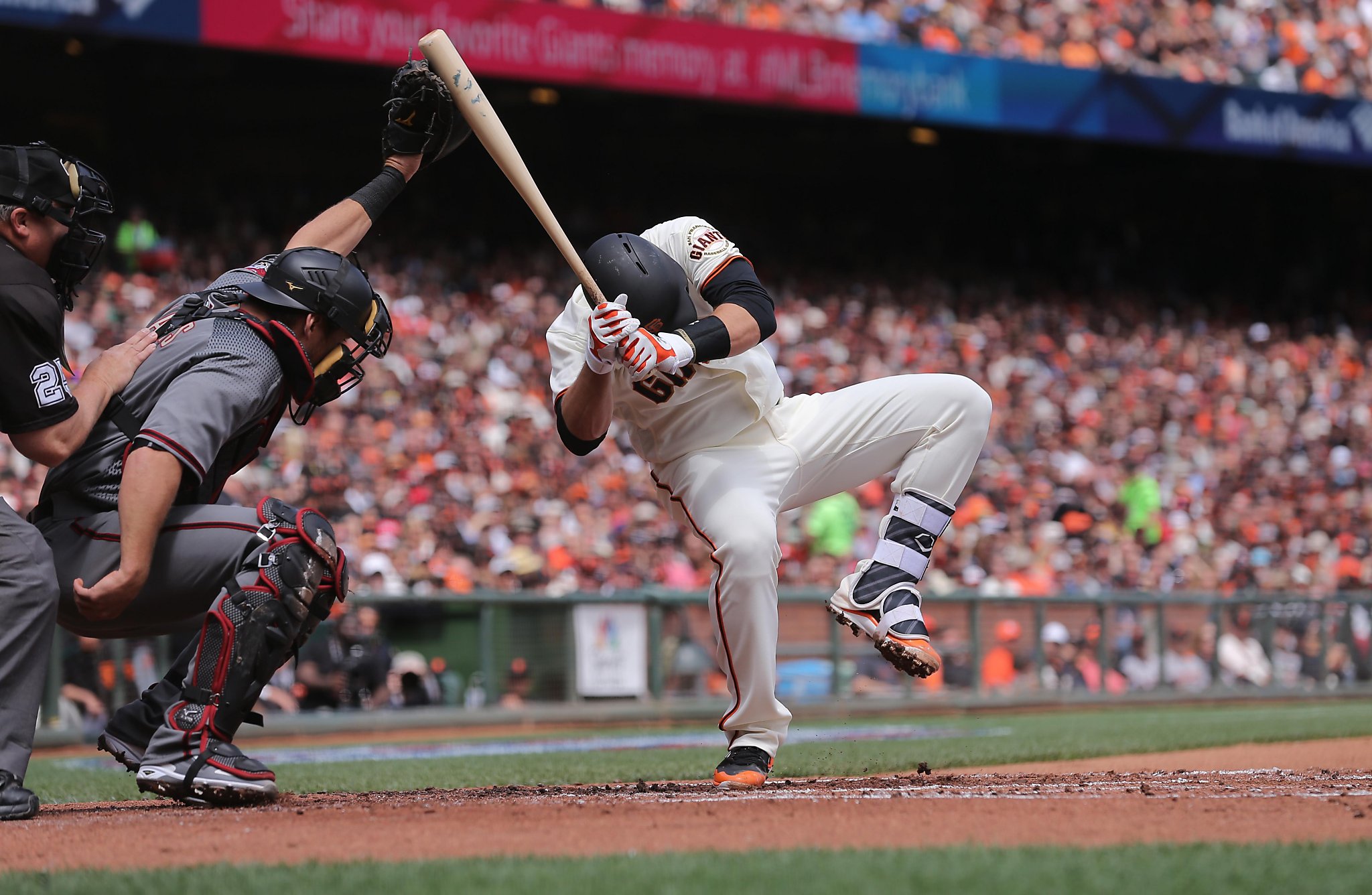 Buster Posey leaves game after taking foul tip to face mask 
