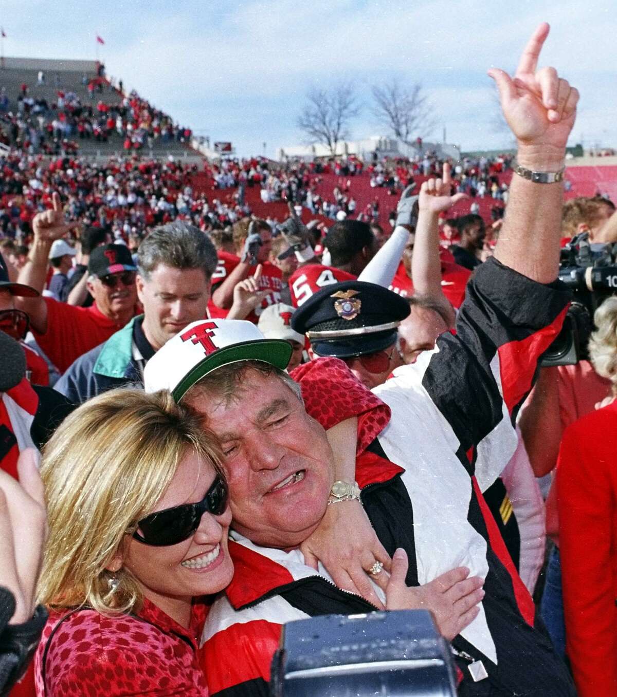Texas Tech head coach Spike Dykes gets a hug from his daughter after the Red Raiders’ victory on Nov. 20, 1999, over the Oklahoma Sooners in Lubbock. It was Dykes’ last game with Tech.