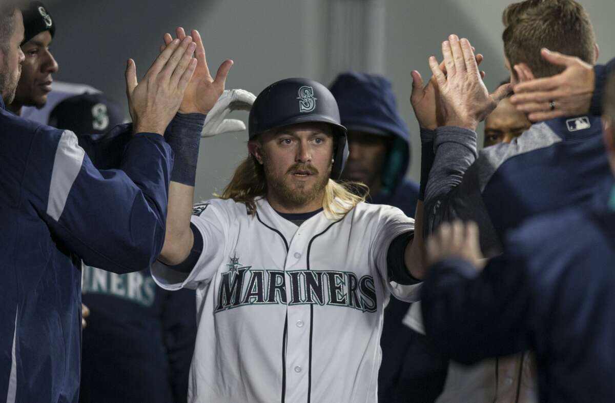 Mariners ride Opening Day excitement to shutout win over Astros