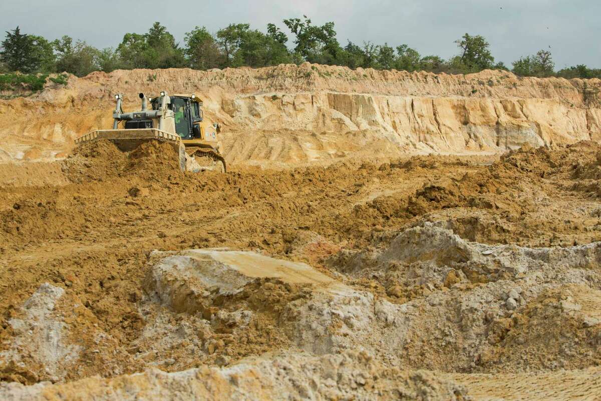 Texas frac sand mines keep opening, but Halliburton says usage slows