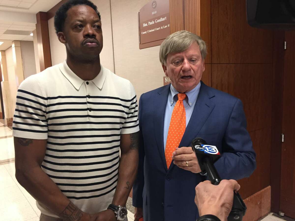 Former Houston Rocket Steve Francis, left, appears in court Tuesday, April 11, 2017 along with attorney Rusty Hardin to pleaad guilty to DWI charges.