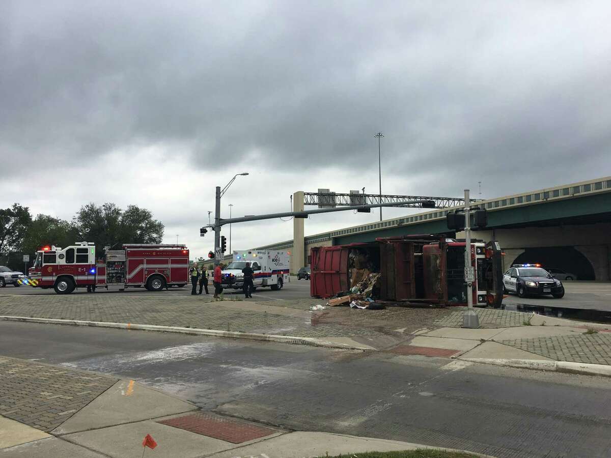 Tippedover garbage truck in Conroe shuts down part of Texas 105