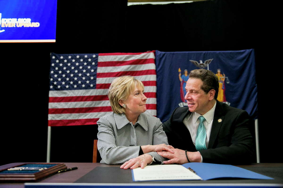 New York Gov. Andrew Cuomo and Hillary Clinton during a bill-signing event for the Excelsior Scholarship program, at LaGuardia Community College in New York, April 12, 2017. (Sam Hodgson/The New York Times) ORG XMIT: XNYT34
