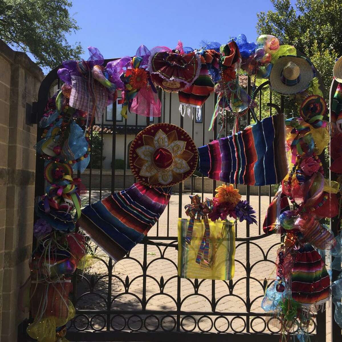 How Fiesta’s elite decorate their own homes for Fiesta