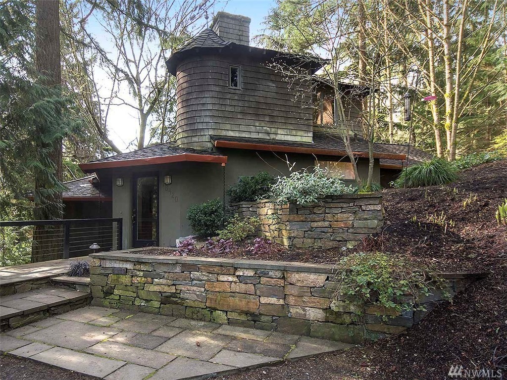 Funky Lake Forest Park home with secret passageways listed - seattlepi.com