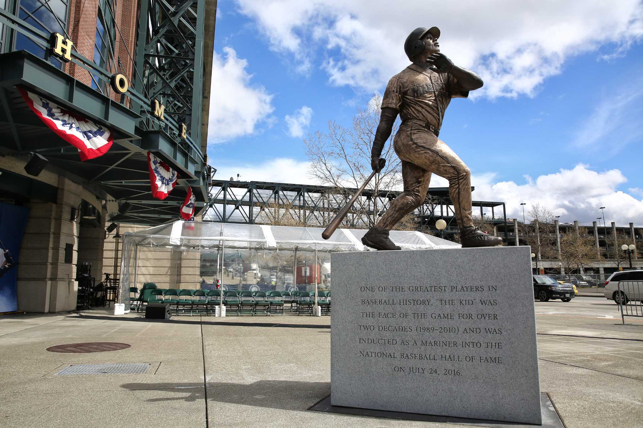 Seattle Mariners Unveil Ken Griffey Jr. Statue Outside Safeco Field, News,  Scores, Highlights, Stats, and Rumors