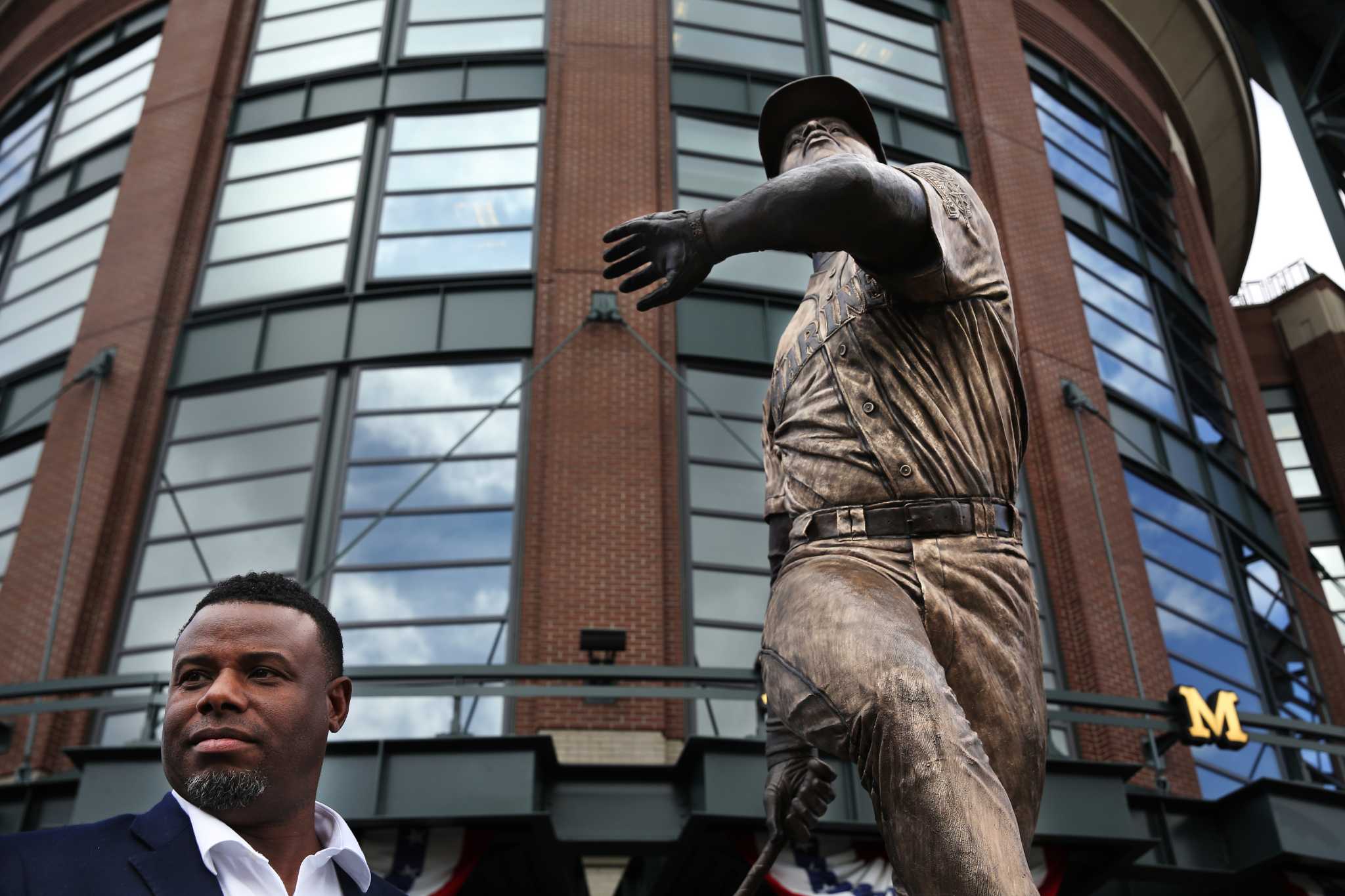 Seattle Mariners unveil statue honoring Ken Griffey Jr. – The Denver Post
