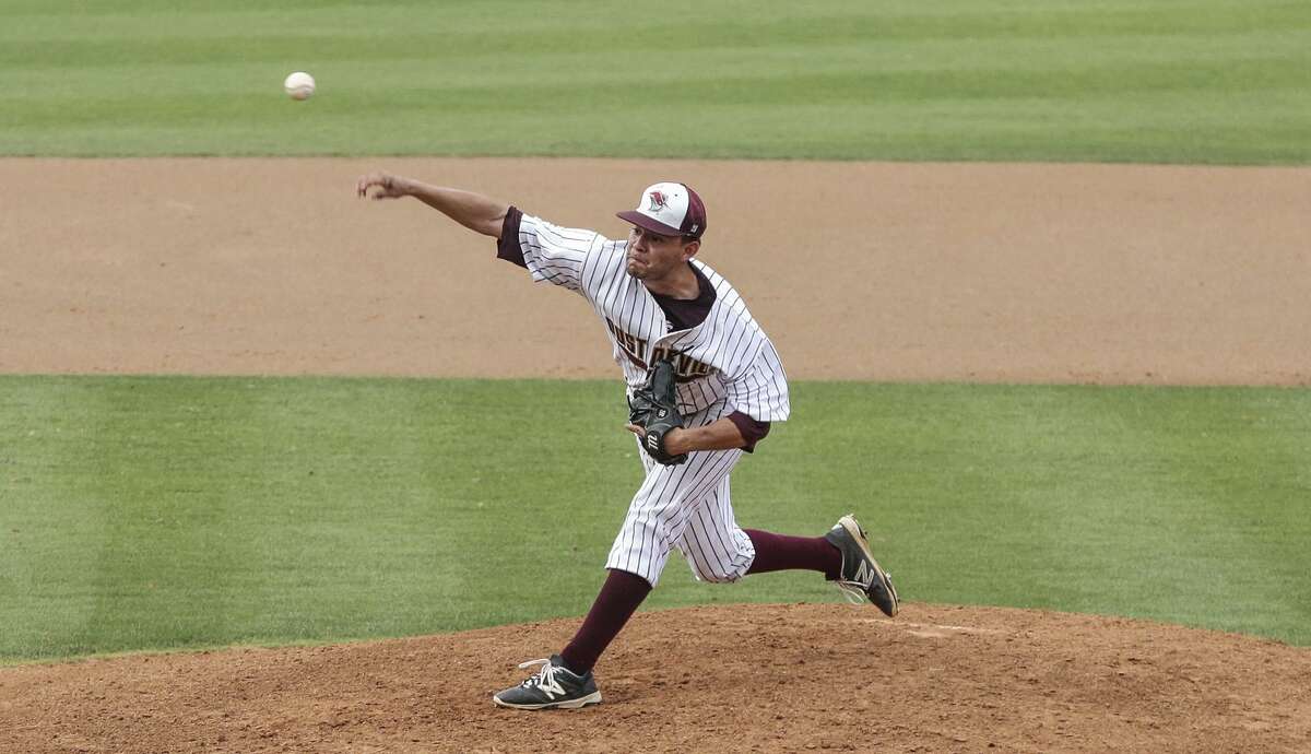 TAMIU pitcher Osvaldo Raya has been nominated for the Division II HERO Pitcher of the Week. You can vote for the United South alumnus online.