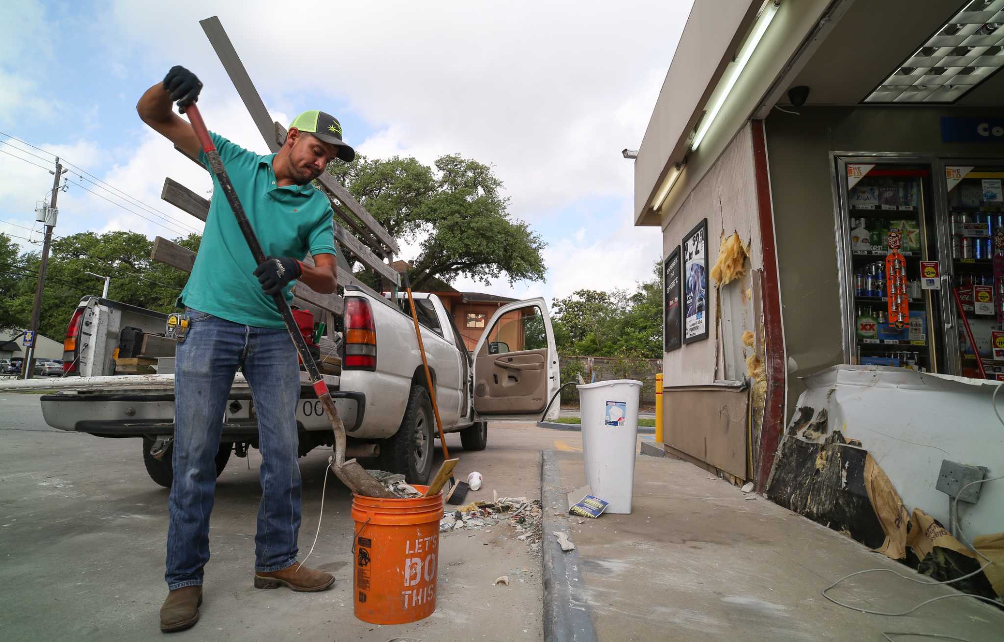 Suspects steal ATM machine from Montrose gas station