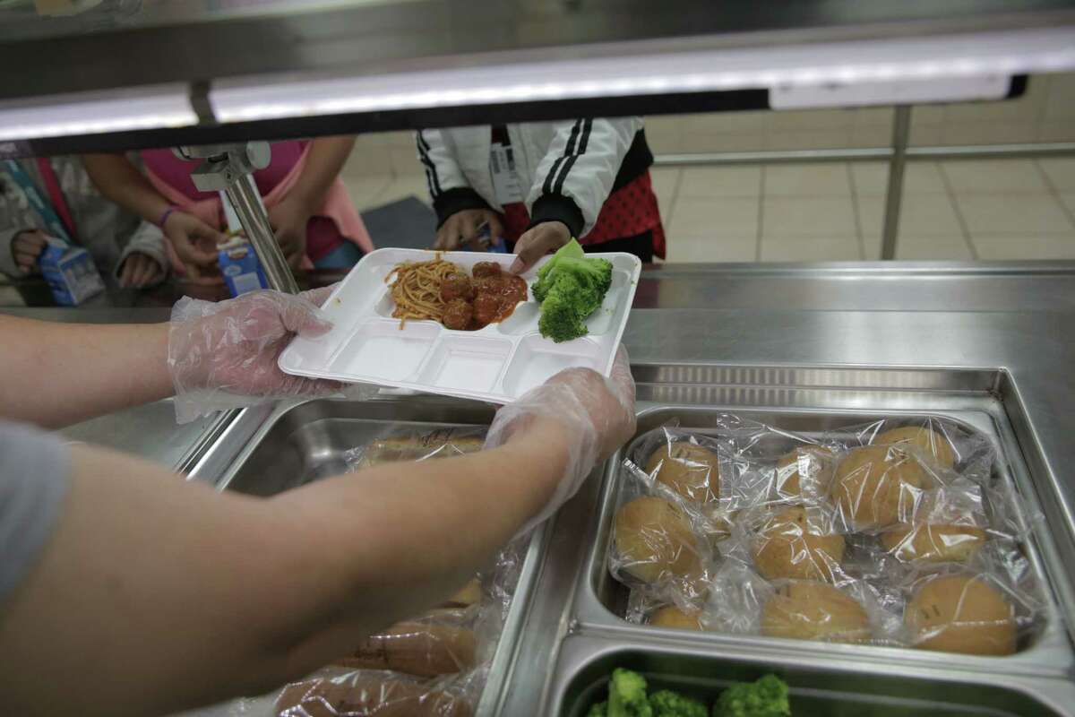 Schools should ramp up policies encouraging enrollment in federal free lunch programs. ( Elizabeth Conley / Houston Chronicle )