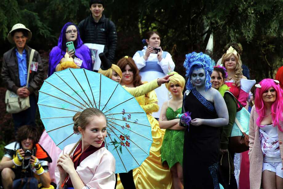 Cosplayers Gather In Seattle For The Annual Sakura Con Anime Convention Seattlepi Com