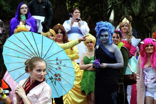 Cosplayers Gather In Seattle For The Annual Sakura Con Anime Convention Houstonchronicle Com