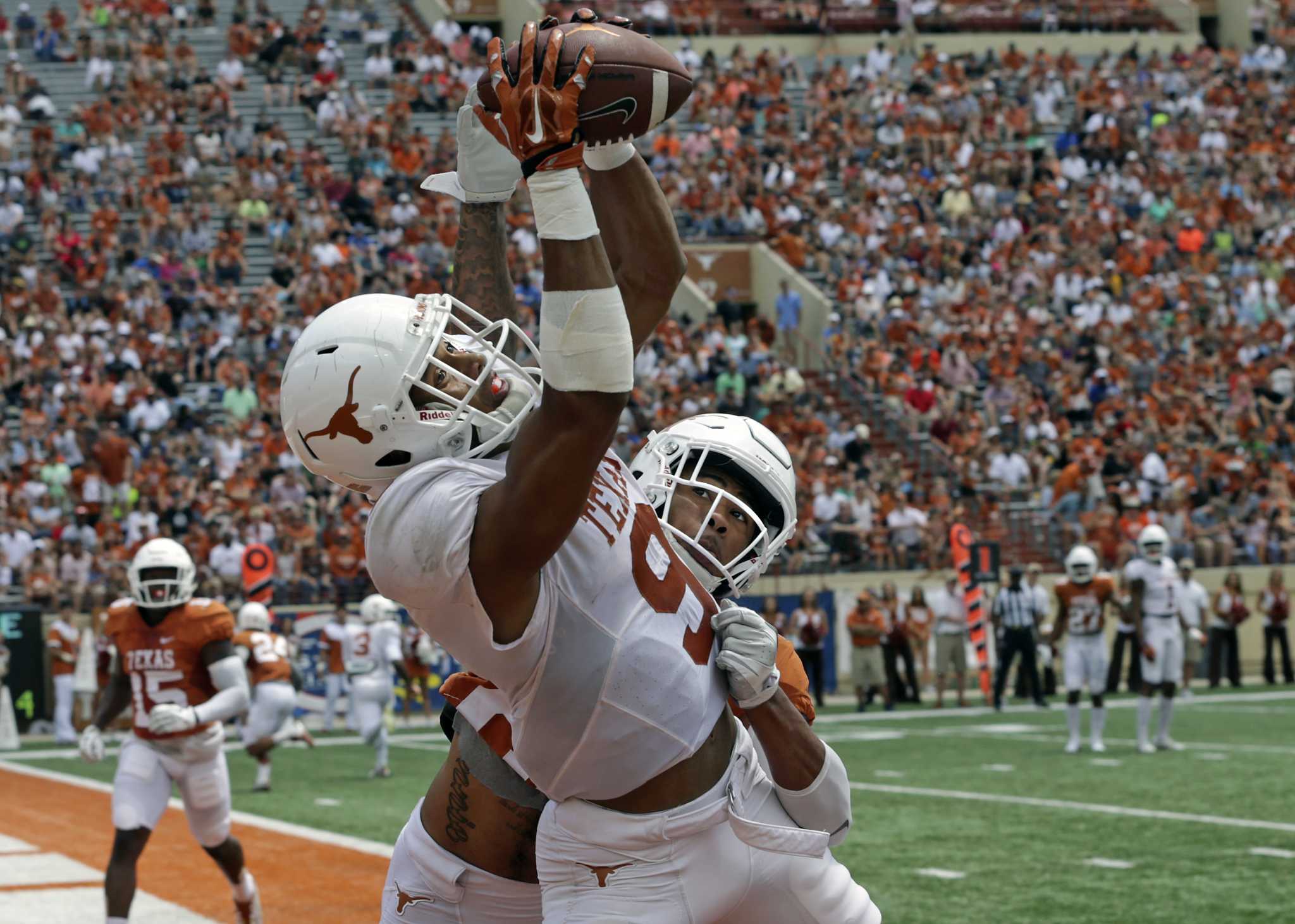 Chele shocked: Shane Buechele shines in Texas spring game