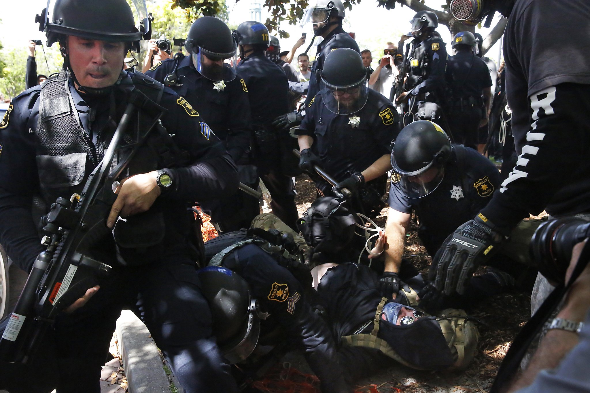 Rioting charges stemming from 2017 Berkeley melee restored against white supremacists - Vimarsana News