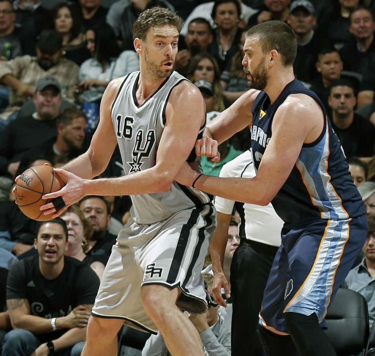 DRAFT DAY 2001  Pau Gasol traded to Memphis on draft night! 