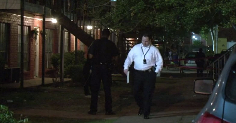 1 dead after shooting at SW Houston apartment complex