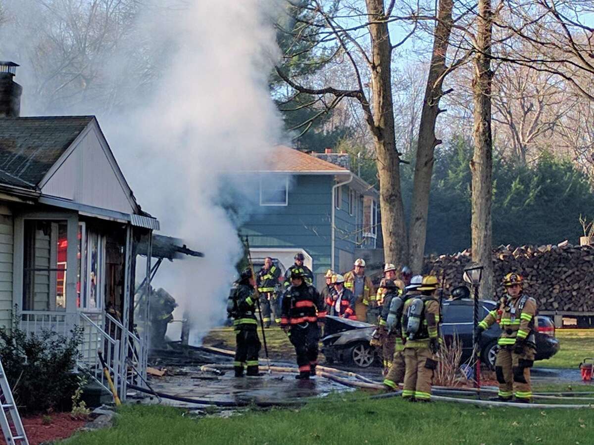 Fire damages Stratford house, destroys cars