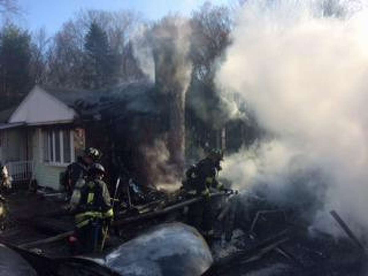 Fire damages Stratford house, destroys cars