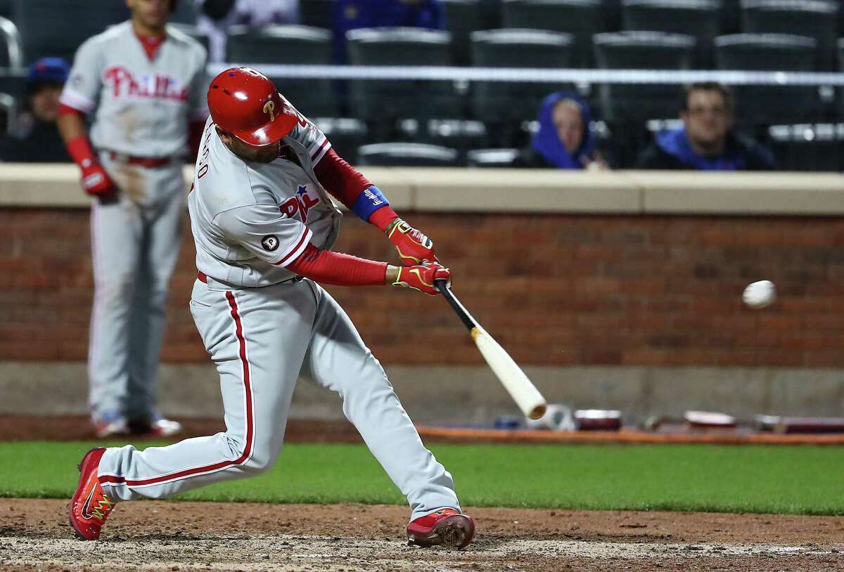 Phillies take advantage of Mets' mistakes for narrow win