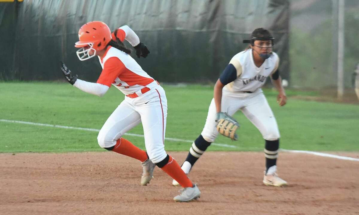 Evelyn Gonzalez and United rushed to a 3-2 victory in eight innings over rival Alexander on Tuesday in a battle for the final postseason spot in District 29-6A.