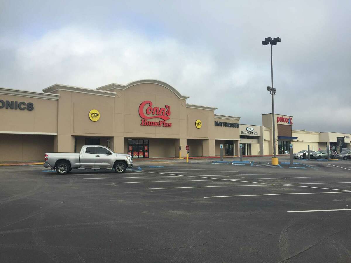 The Sembler Co. and Forge Capital Partners have purchased the Humblewood Center, a 172,897-square-footÂ shopping center anchored by Petco, Sketchers and Conn's Home Plus. The center, at the southwest corner of U.S. 59 and FM 1960 just south of Deerbrook Mall, was purchased from Weingarten Realty Investors.