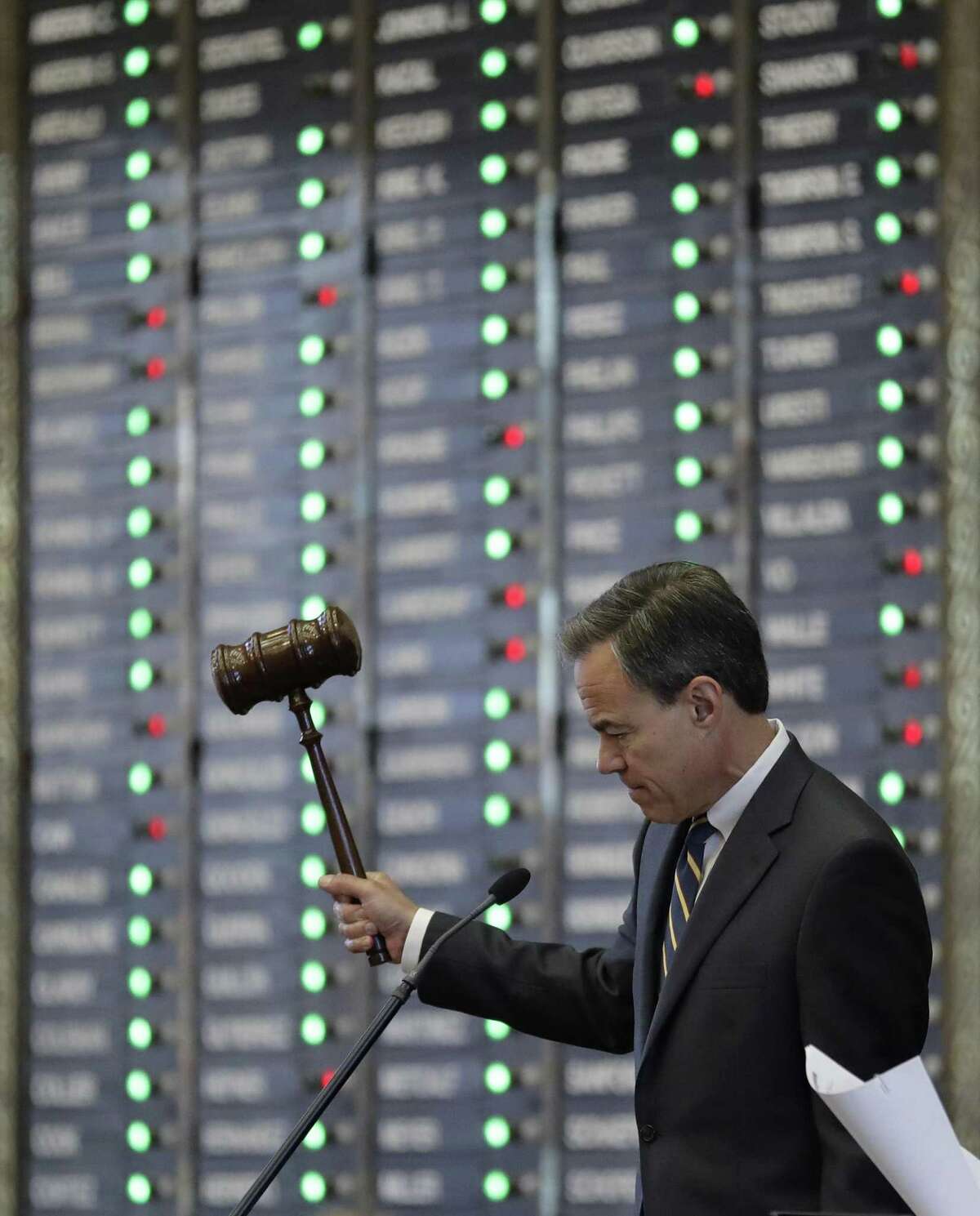Texas Speaker of the House Joe Straus, R-San Antonio, strikes his gavel during debates in the House, Wednesday, April 19, 2017, in Austin, Texas, where debate over school finance is set to begin. (AP Photo/Eric Gay)