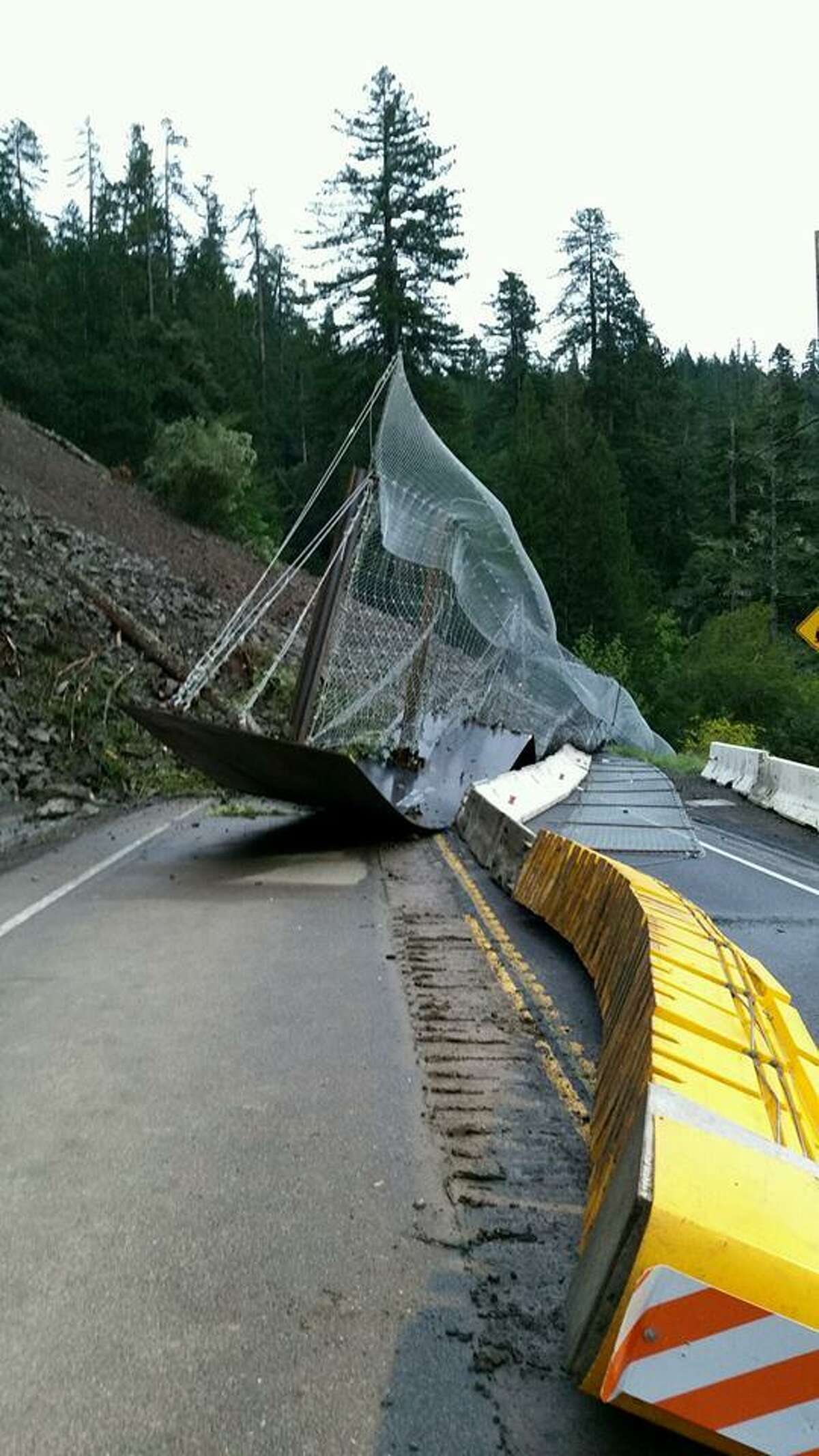 Landslide closes Highway 101 in Mendocino County