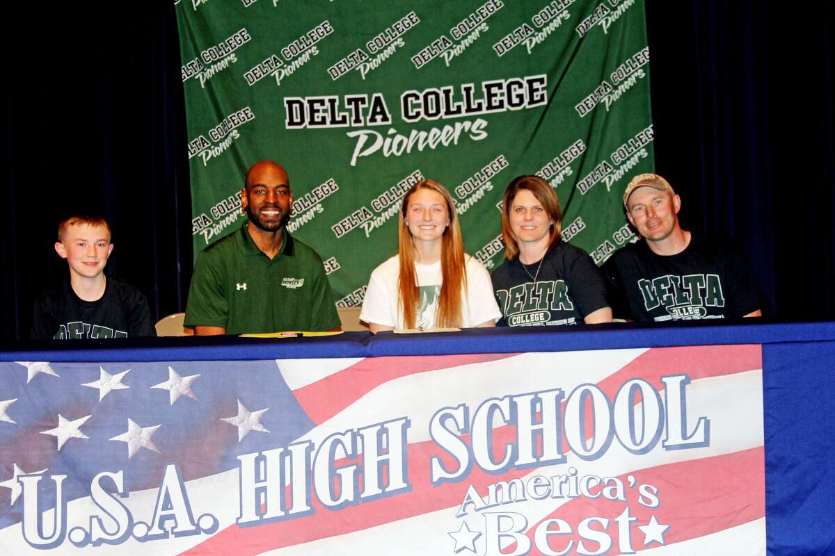   USA’s Marisa Morton recently signed to play basketball for Delta college pictured with Morton from left: brother Nash Morton, Delta College assistant coach Jason Brown, mother Rachel Morton and father Craig Morton.