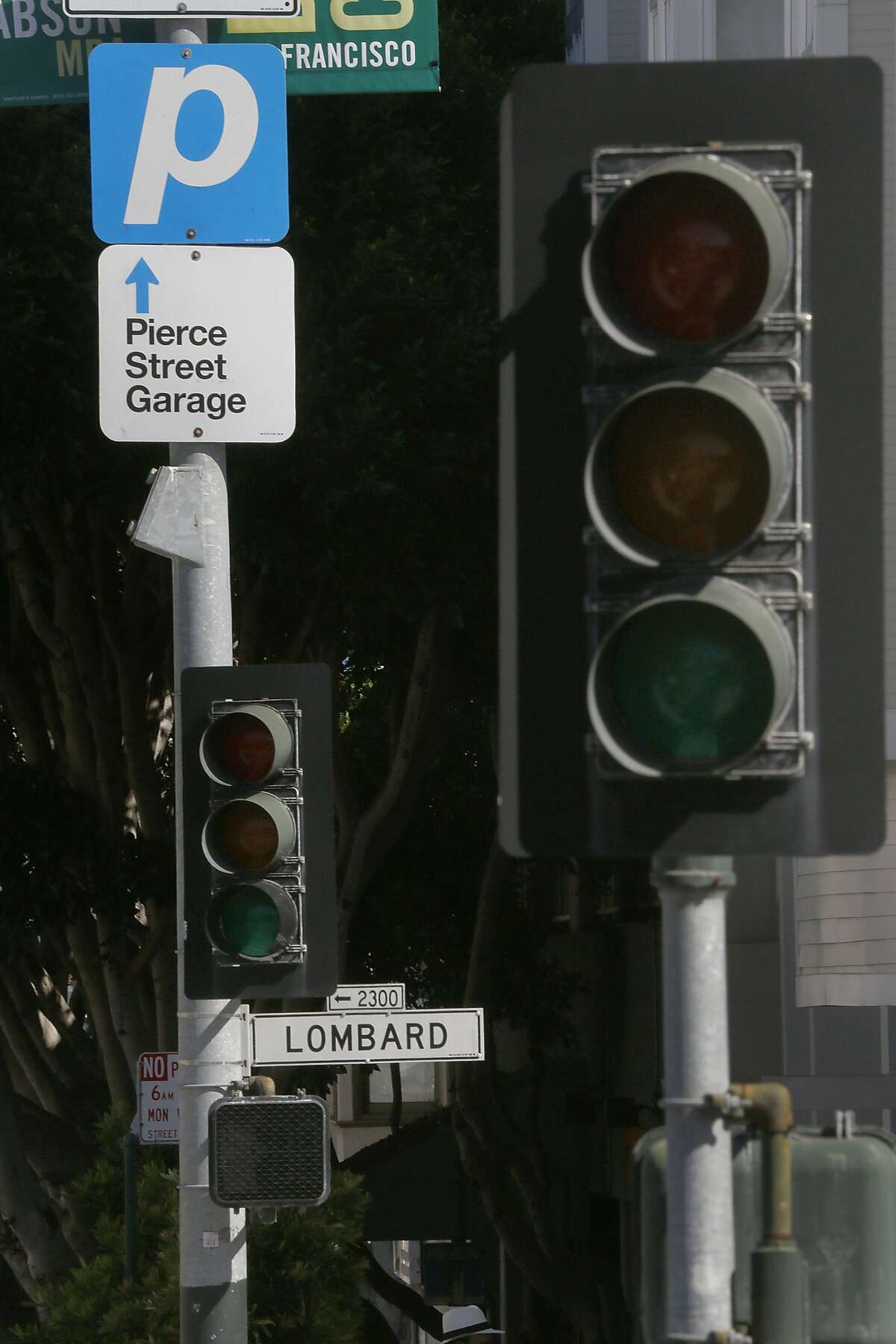 Outage turns many SF traffic lights into 4way stops