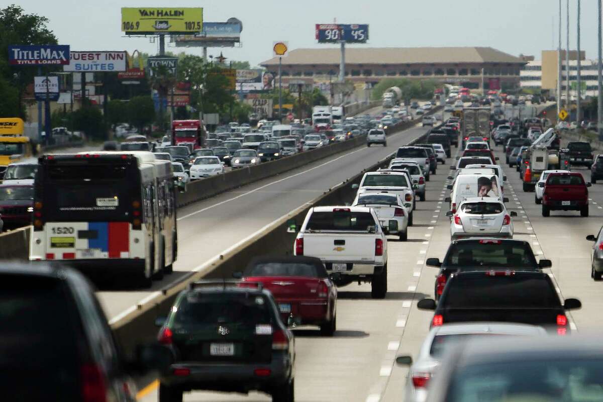 Cars drive along Interstate 45 at rush hour between 610 and Beltway 8 Friday, April 21, 2017 in Houston. Lawmakers are looking at plans to add toll lanes to widen Interstate 45 north of downtown to the Sam Houston Tollway.