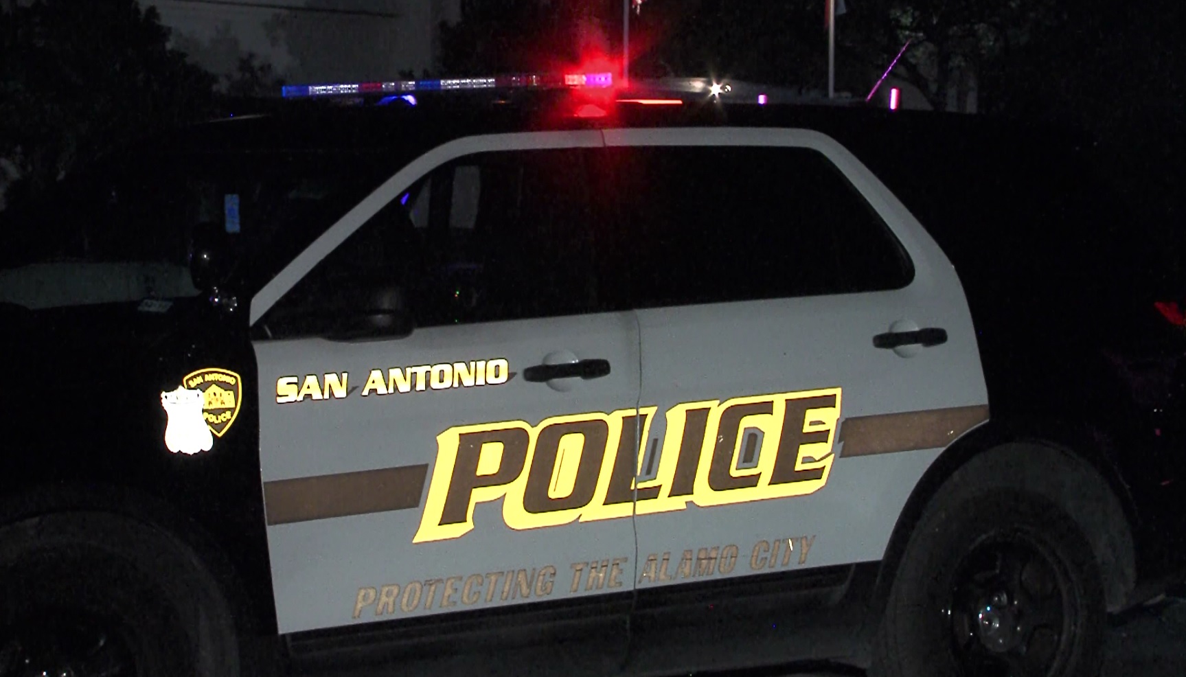 Driver dies after pickup goes airborne off I-37, falls 30 feet near downtown - San ...1727 x 986