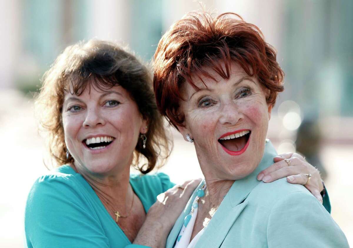 Actresses Erin Moran, left, poses with her "Happy Days" mom, Marion Ross﻿, in 2009.﻿