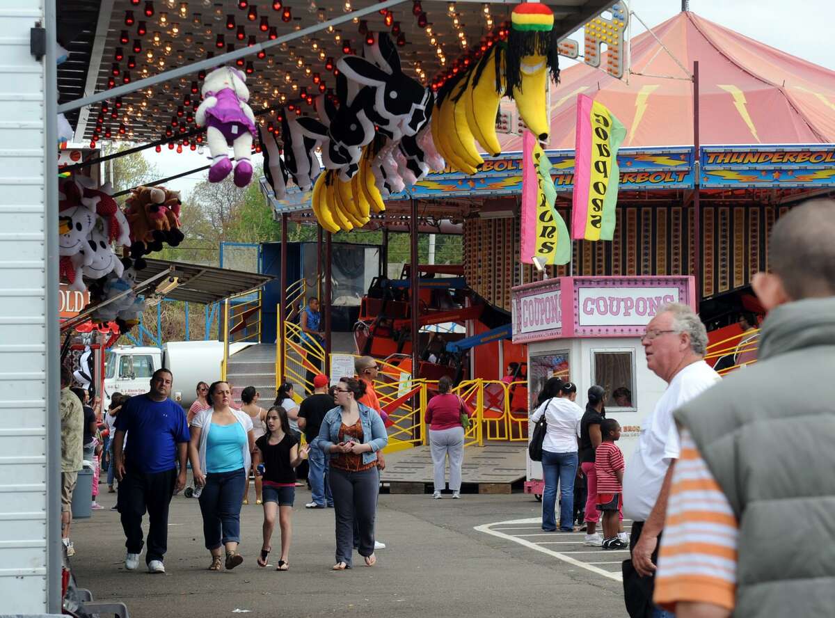 Mall owners fighting online stores turn to carnivals, music