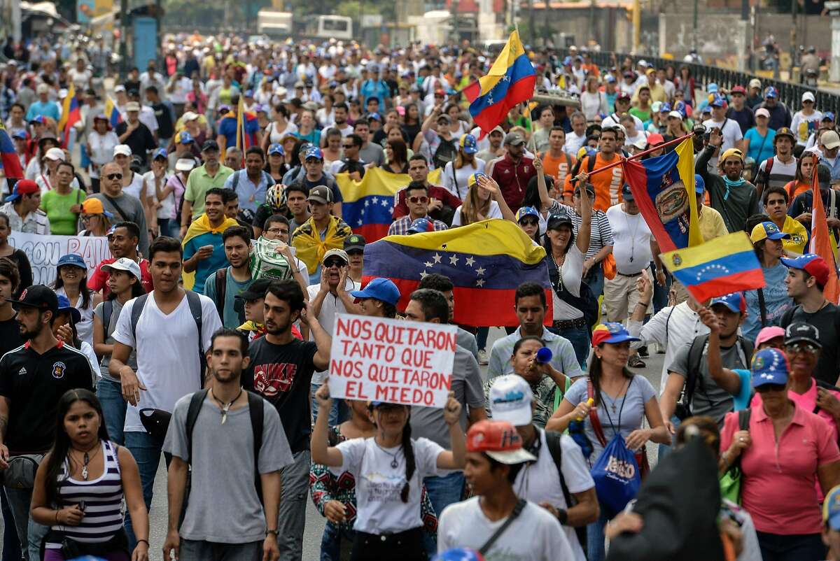 Venezuela Sit in Protests Close Main Roads