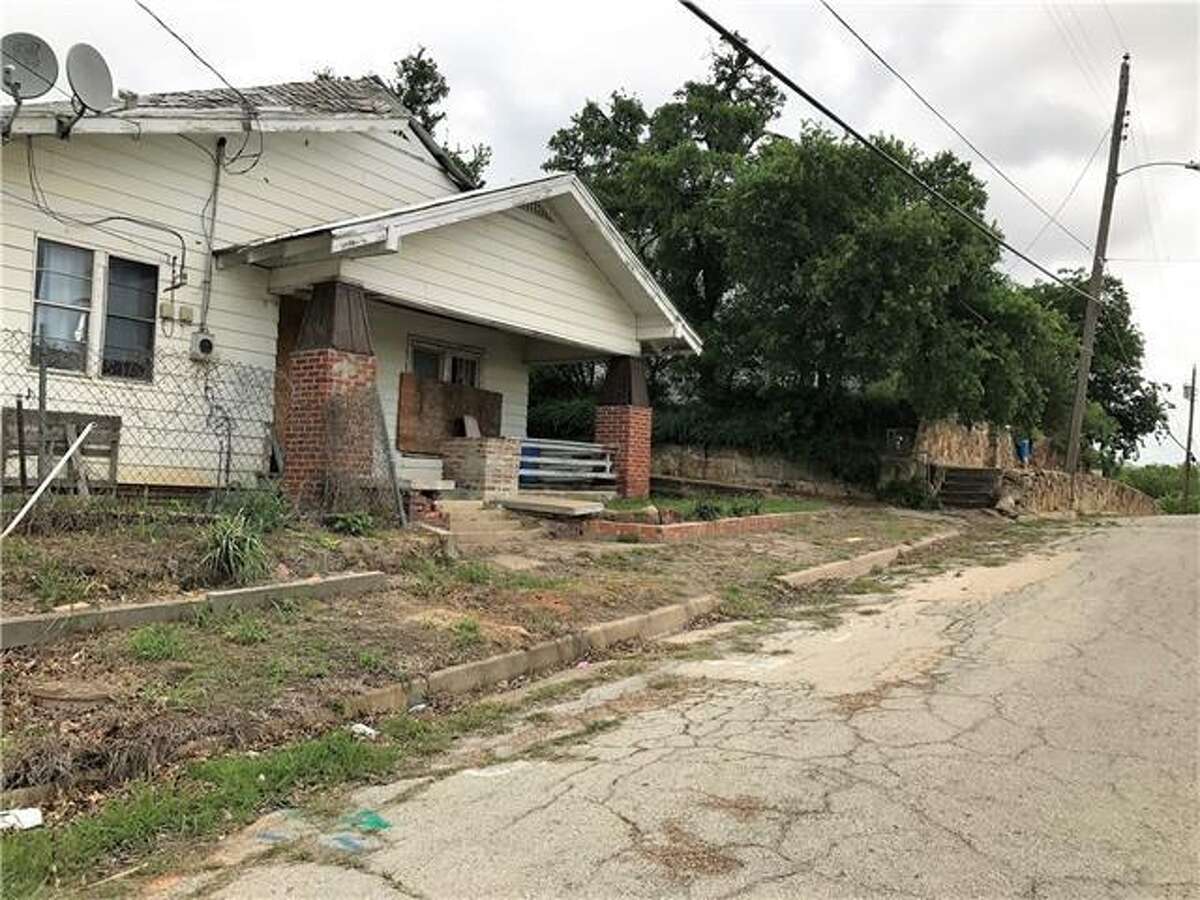 Price drops on haunted house for sale in Mineral Wells that comes with