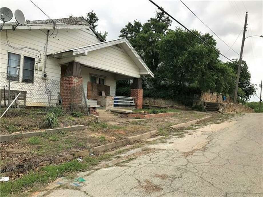 Price drops on haunted house for sale in Mineral Wells that comes with