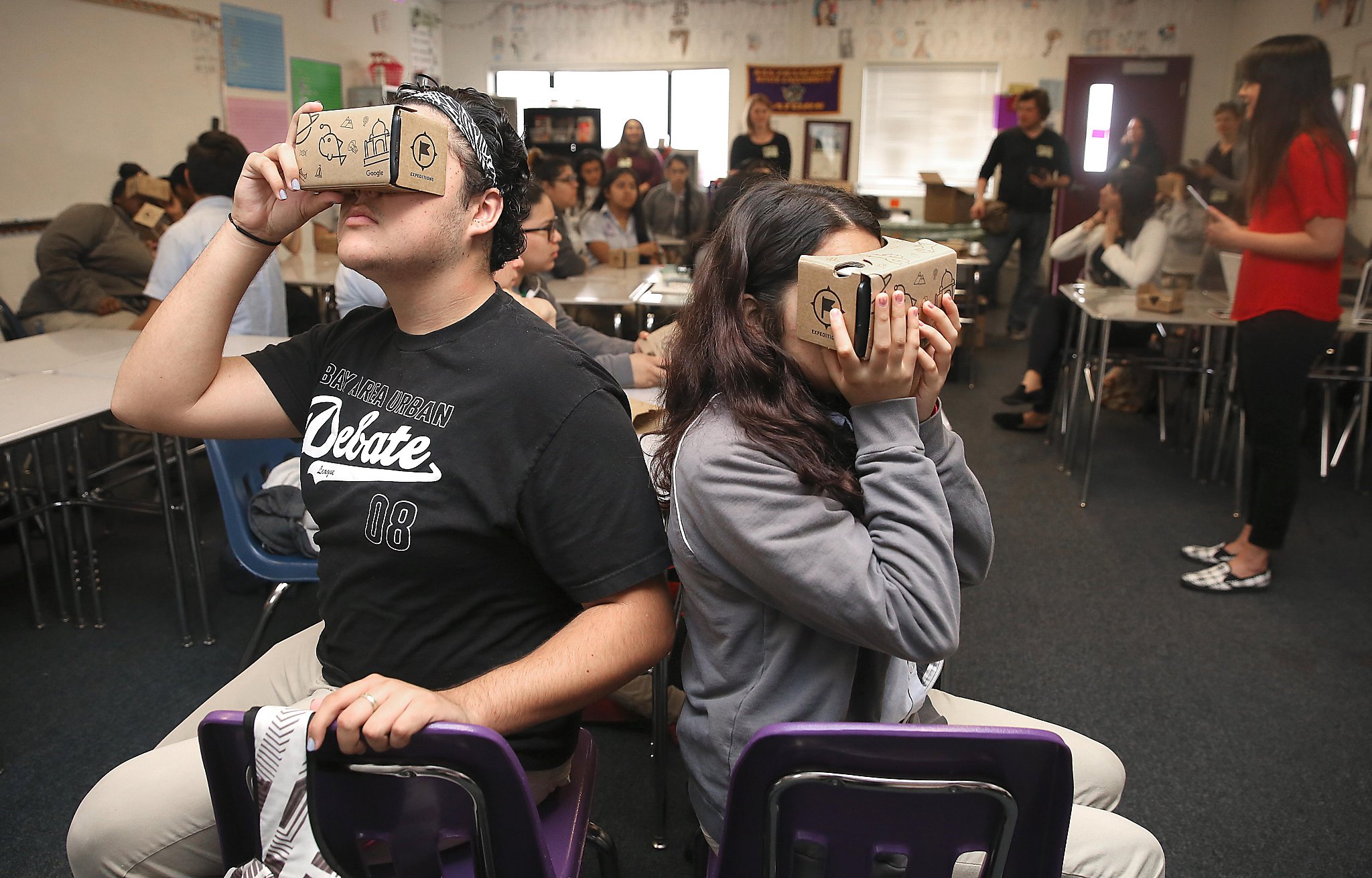 VR puts Oakland students in the rooms where Hamilton happened