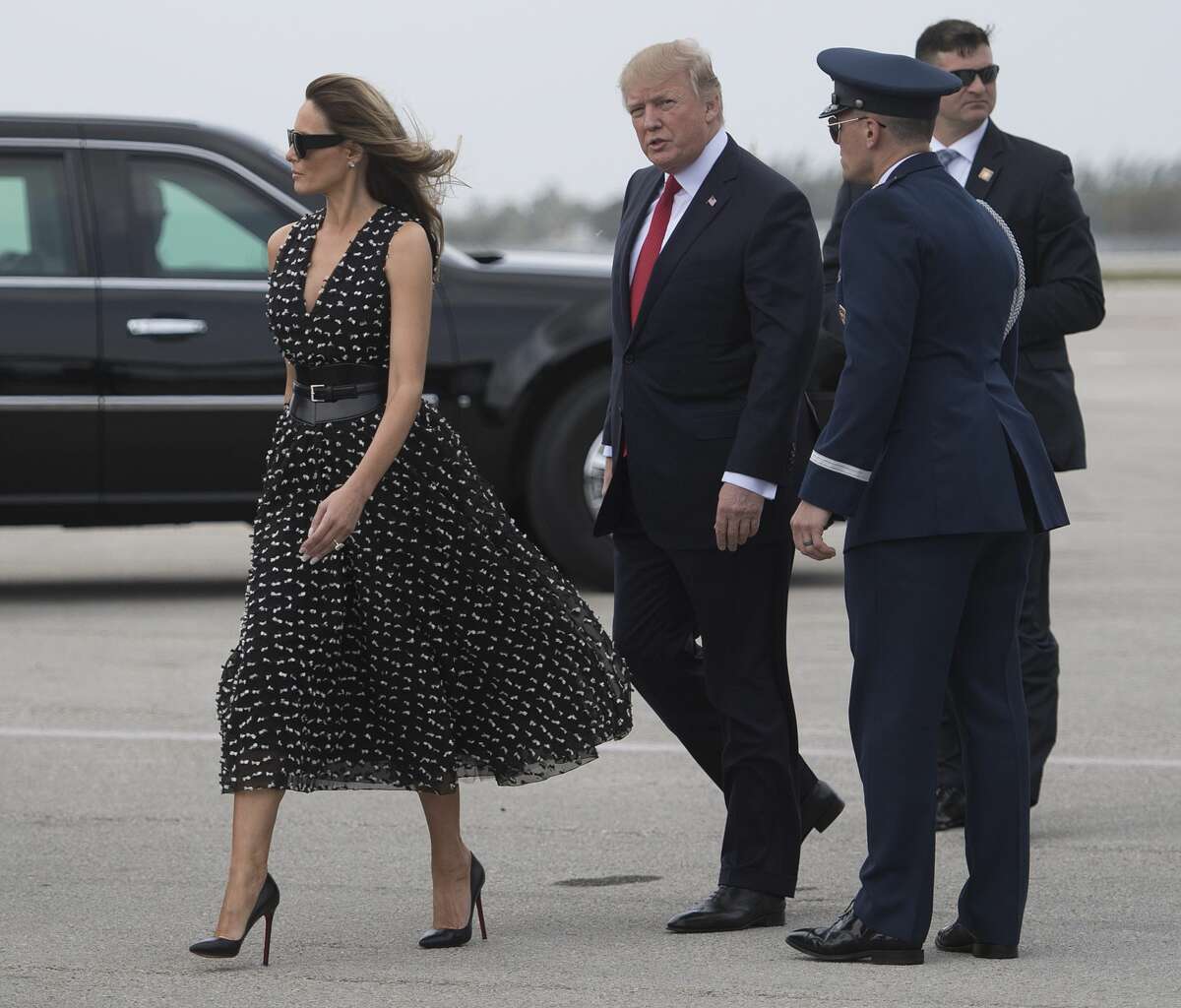 Лучшие наряды мелании трамп фото