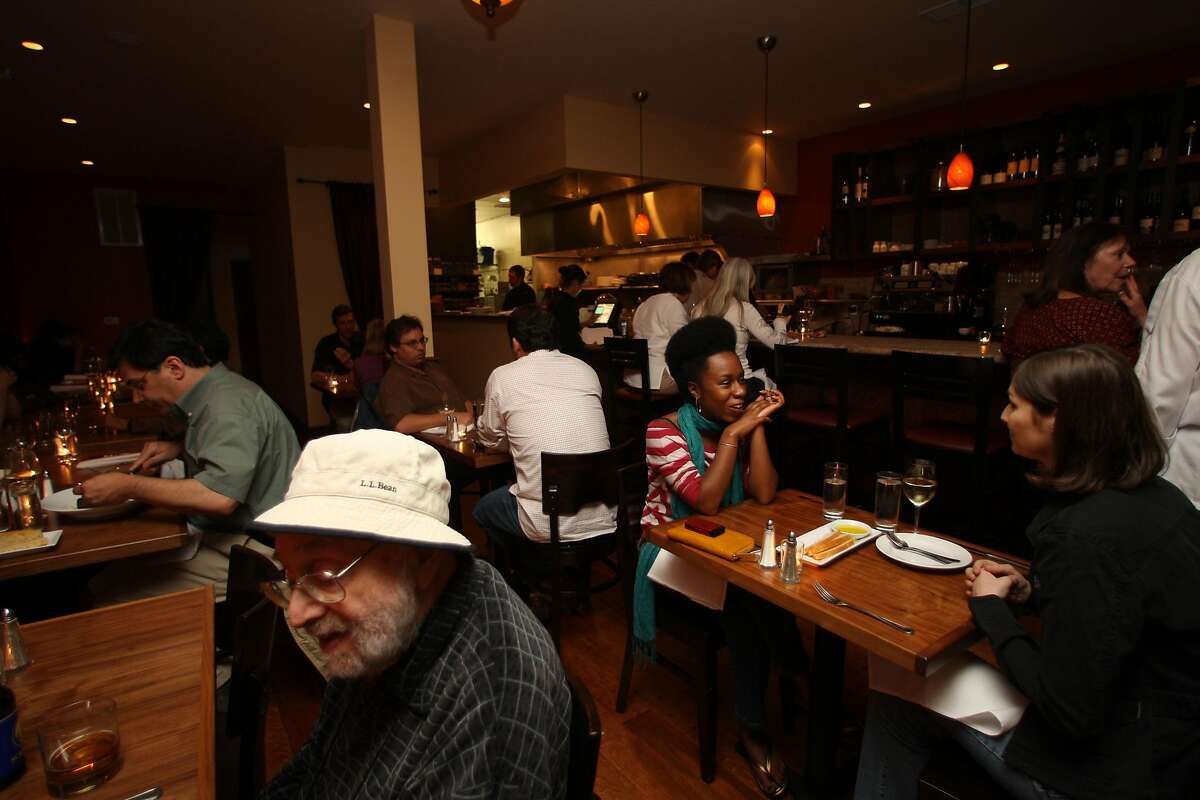 Patrons enjoy dinner at Bellanico restaurant during in Oakland, Calif., on Thursday, July 10, 2008. Photo by Liz Hafalia/The Chronicle